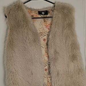 Women's Faux Fur Vest in Cream